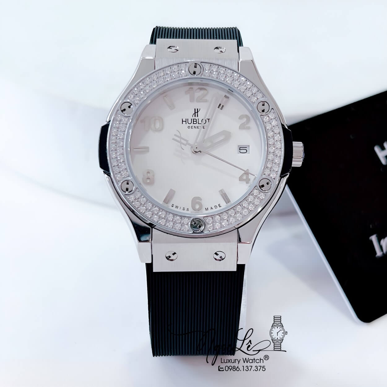 Đồng Hồ Hublot Classic Fusion Nữ Đính Đá Dây Silicon Đen Mặt Trắng Vỏ Silver 34mm