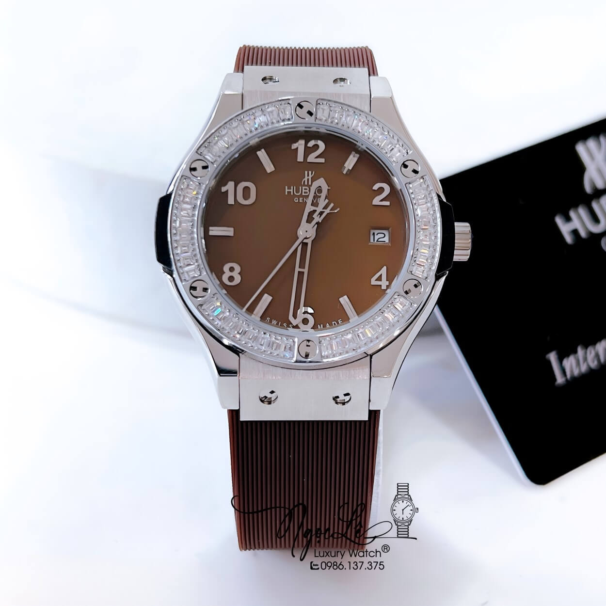 Đồng Hồ Hublot Classic Fusion Nữ Đính Đá Dây Silicon Nâu Vỏ Silver Size 34mm