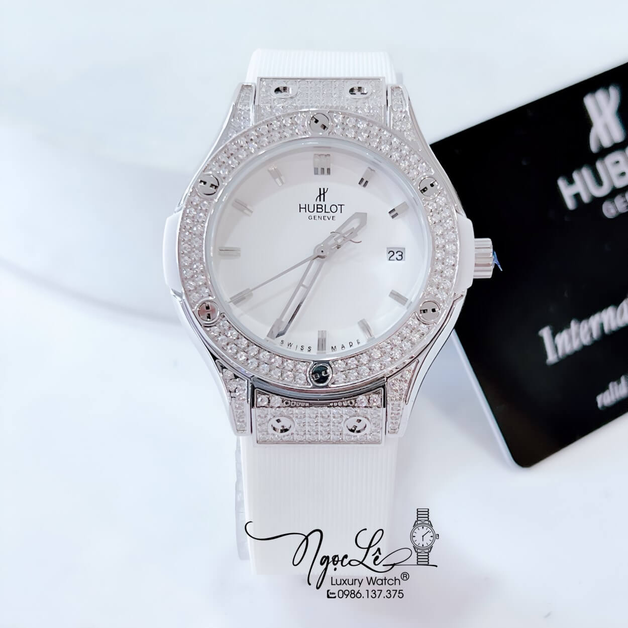 Đồng Hồ Hublot Classic Fusion Nữ Đính Đá Mịn Dây Silicon Trắng Vỏ Silver Size 34mm