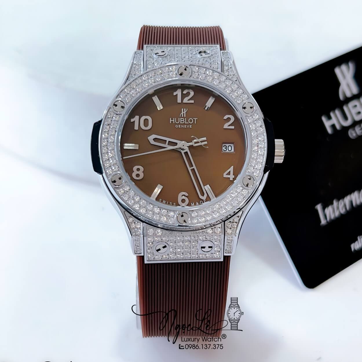 Đồng Hồ Hublot Classic Fusion Nữ Đính Đá Mịn Dây Silicon Nâu Vỏ Silver Size 34mm