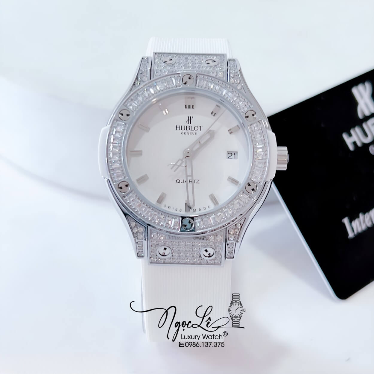 Đồng Hồ Hublot Classic Fusion Nữ Đính Đá Ống Dây Silicon Trắng Vỏ Silver Size 34mm