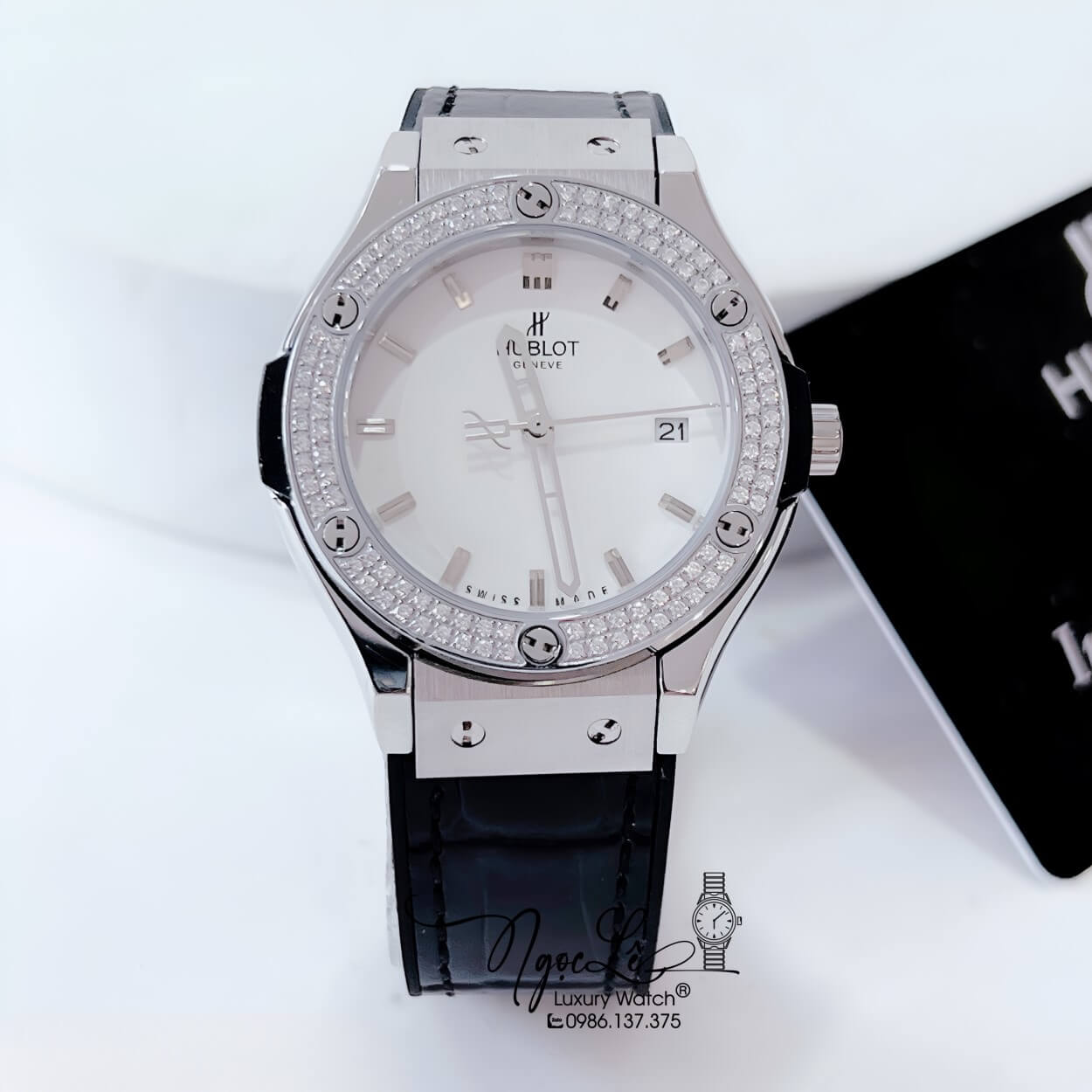 Đồng Hồ Hublot Classic Fusion Nữ Đính Đá Dây Da Silicon Đen Mặt Trắng Size 34mm