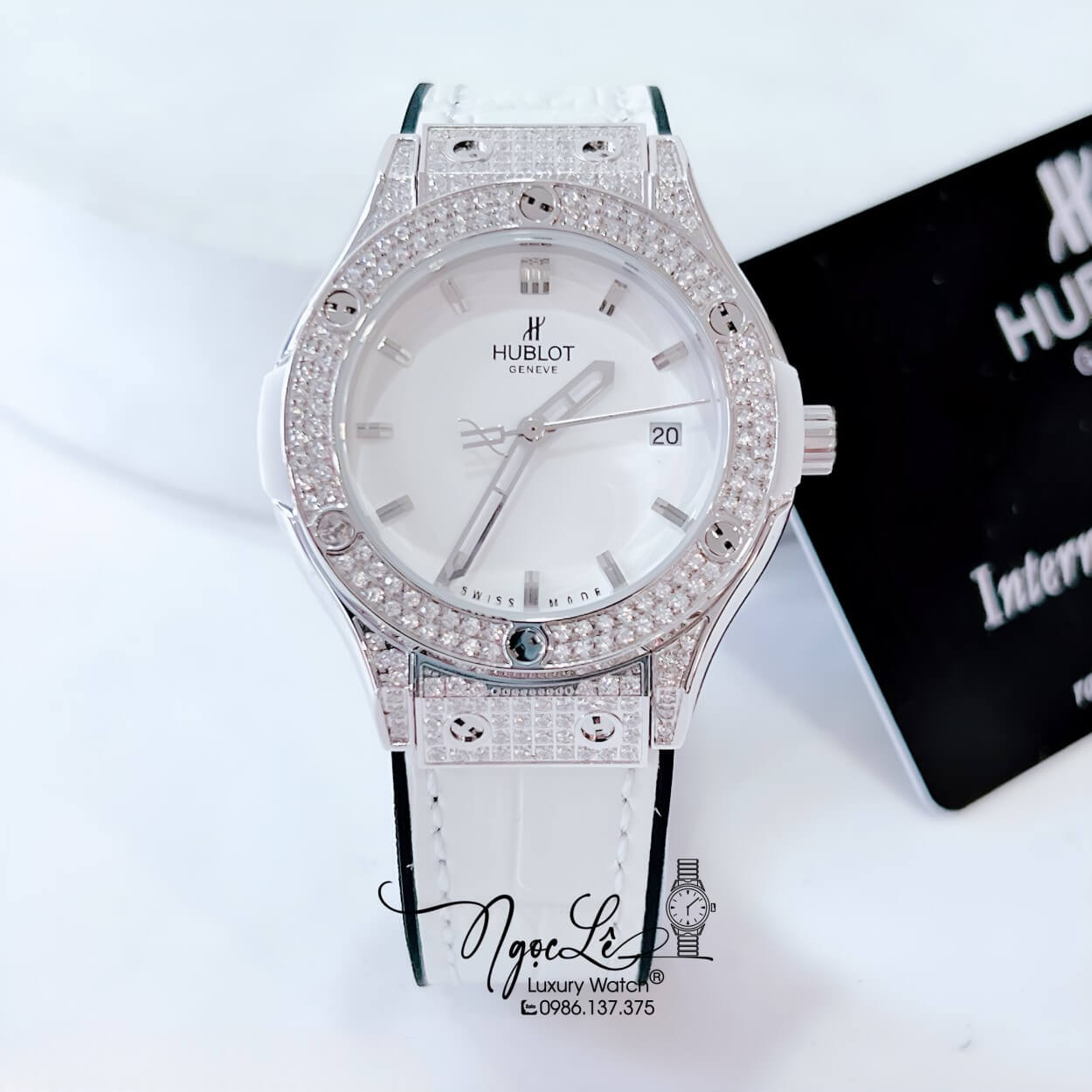 Đồng Hồ Hublot Classic Fusion Nữ Đính Đá Mịn Dây Da Silicon Trắng Vỏ Silver Size 34mm