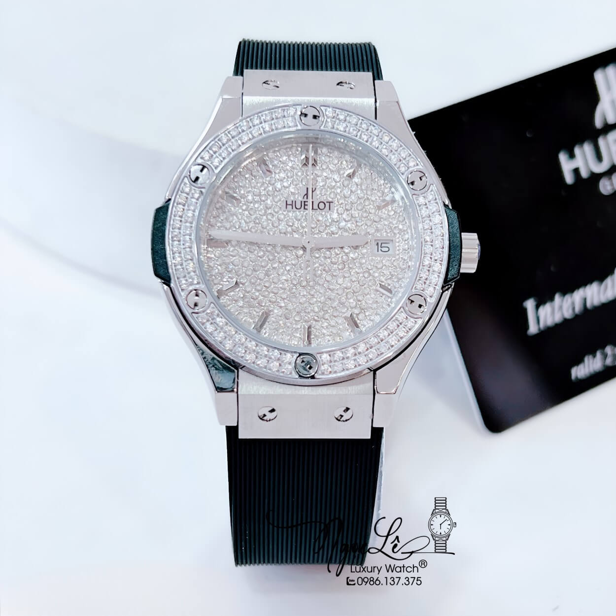 Đồng Hồ Hublot Classic Fusion Nữ Dây Silicon Đen Đính Full Đá Vỏ Silver Size 34mm