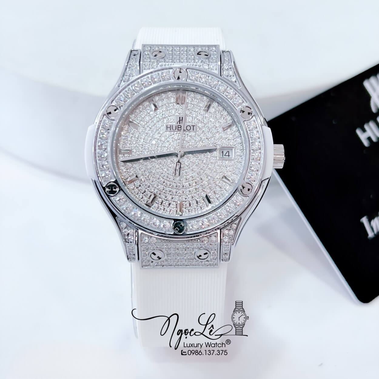 Đồng Hồ Hublot Classic Fusion Nữ Dây Silicon Trắng Đính Full Đá Vỏ Silver Size 34mm