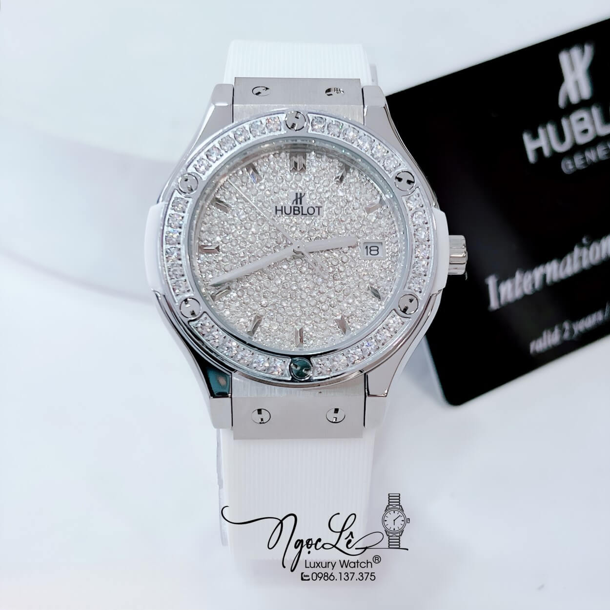 Đồng Hồ Hublot Classic Fusion Nữ Dây Silicon Trắng Đính Full Đá Vỏ Silver Size 34mm