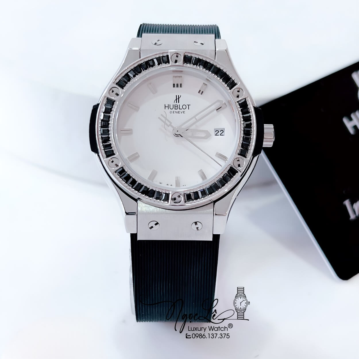 Đồng Hồ Hublot Classic Fusion Nữ Đính Đá Đen Dây Silicon Đen Mặt Trắng Size 34mm