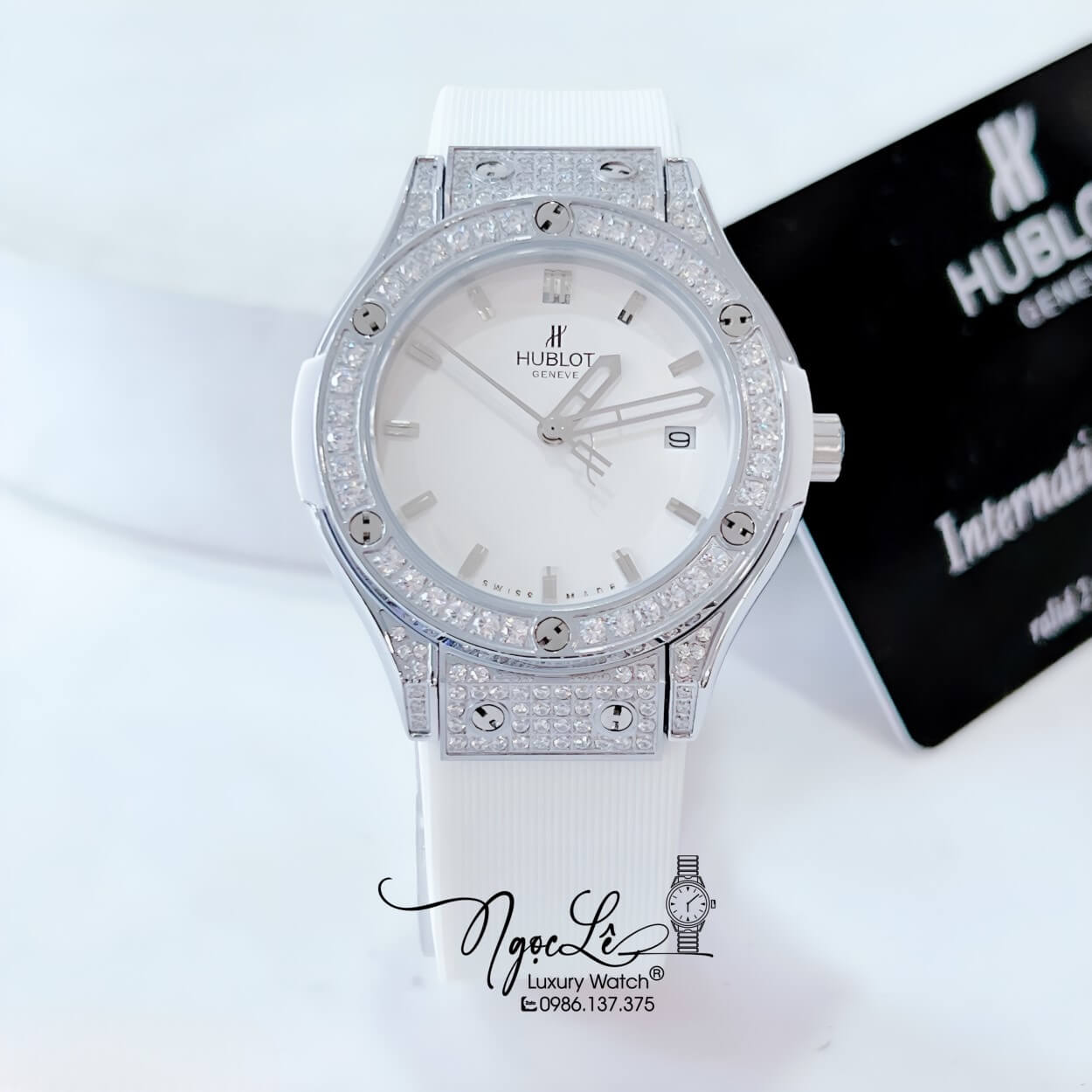 Đồng Hồ Hublot Classic Fusion Nữ Đính Đá Tròn Dây Silicon Trắng Vỏ Silver Size 34mm