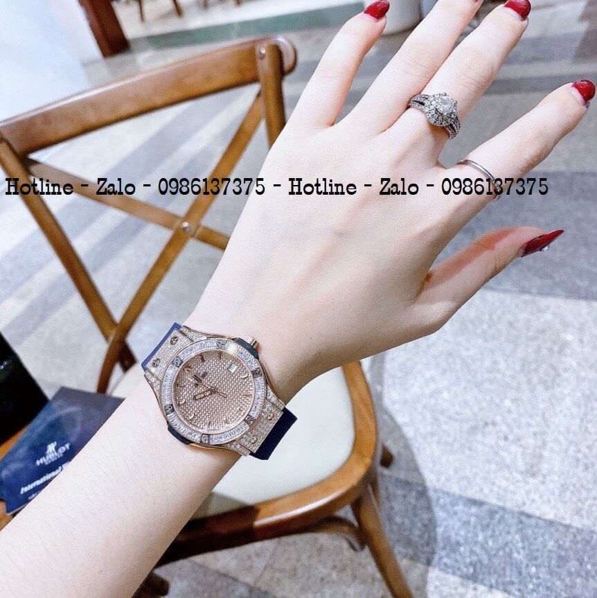 Đồng Hồ Nữ Hublot Silicon Xanh Đính Đá Siêu Cấp 34mm Rose