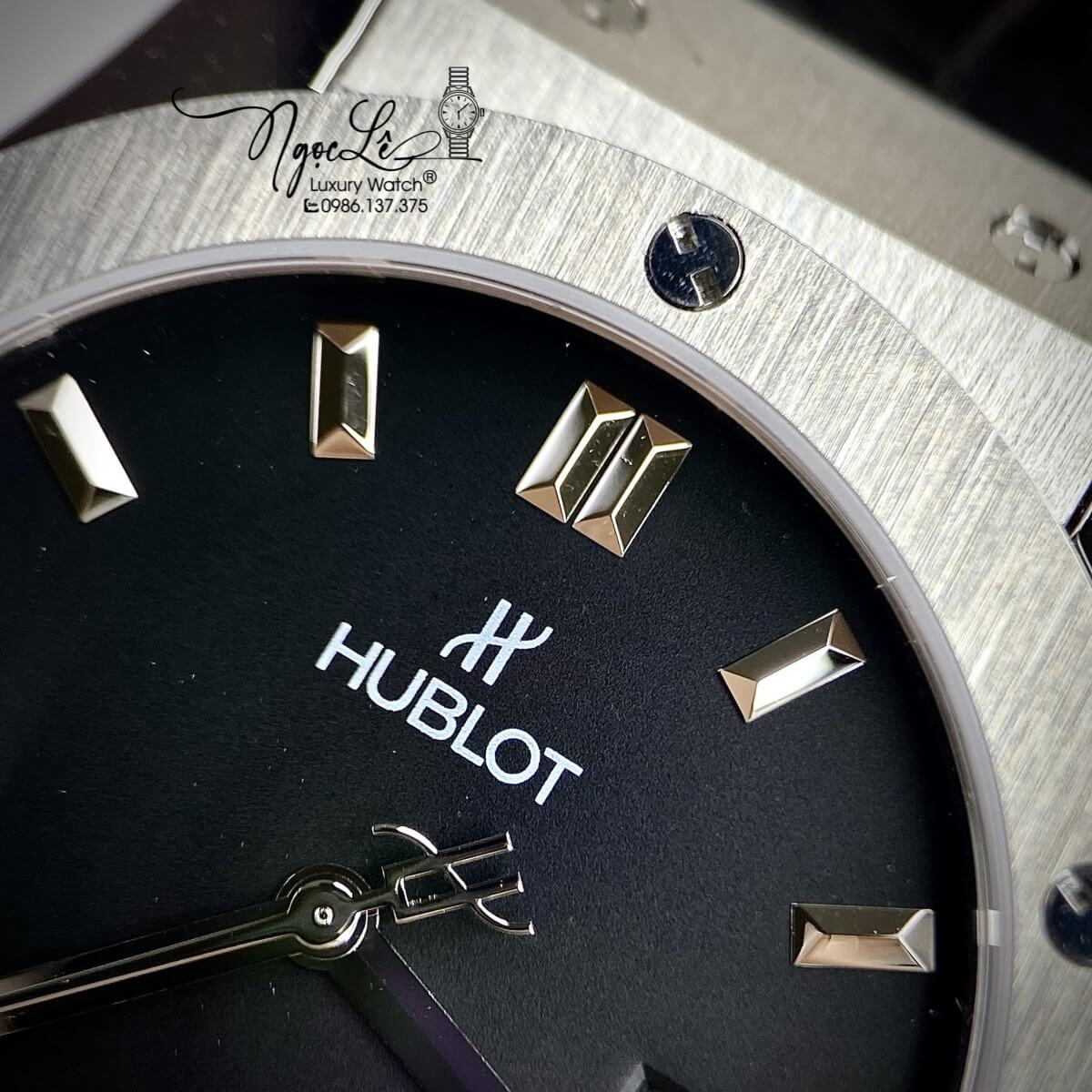 Đồng Hồ Nam Hublot Classic Fusion 42mm Dây Da Silicon Đen Vỏ Bạc