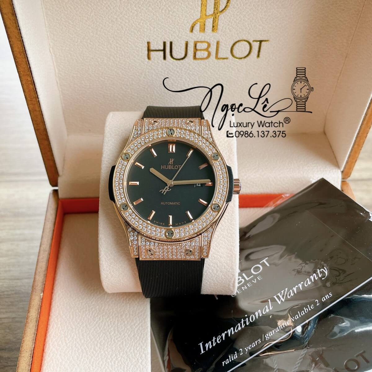 Đồng Hồ Nam Hublot Classic Fusion 42mm Dây Silicon Đen Vỏ Rose Đính Đá Mịn