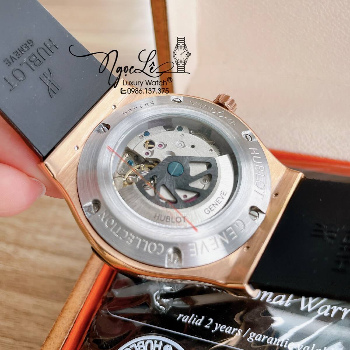 Đồng Hồ Nam Hublot Classic Fusion 42mm Dây Silicon Đen Vỏ Rose Đính Đá Mịn
