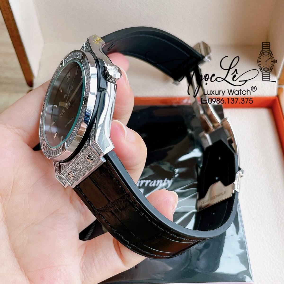 Đồng Hồ Nam Hublot Classic Fusion 42mm Dây Da Silicon Đen Mặt Xanh Vỏ Bạc Đính Đá
