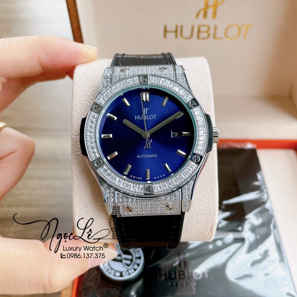 Đồng Hồ Nam Hublot Classic Fusion 42mm Dây Da Silicon Đen Mặt Xanh Vỏ Bạc Đính Đá