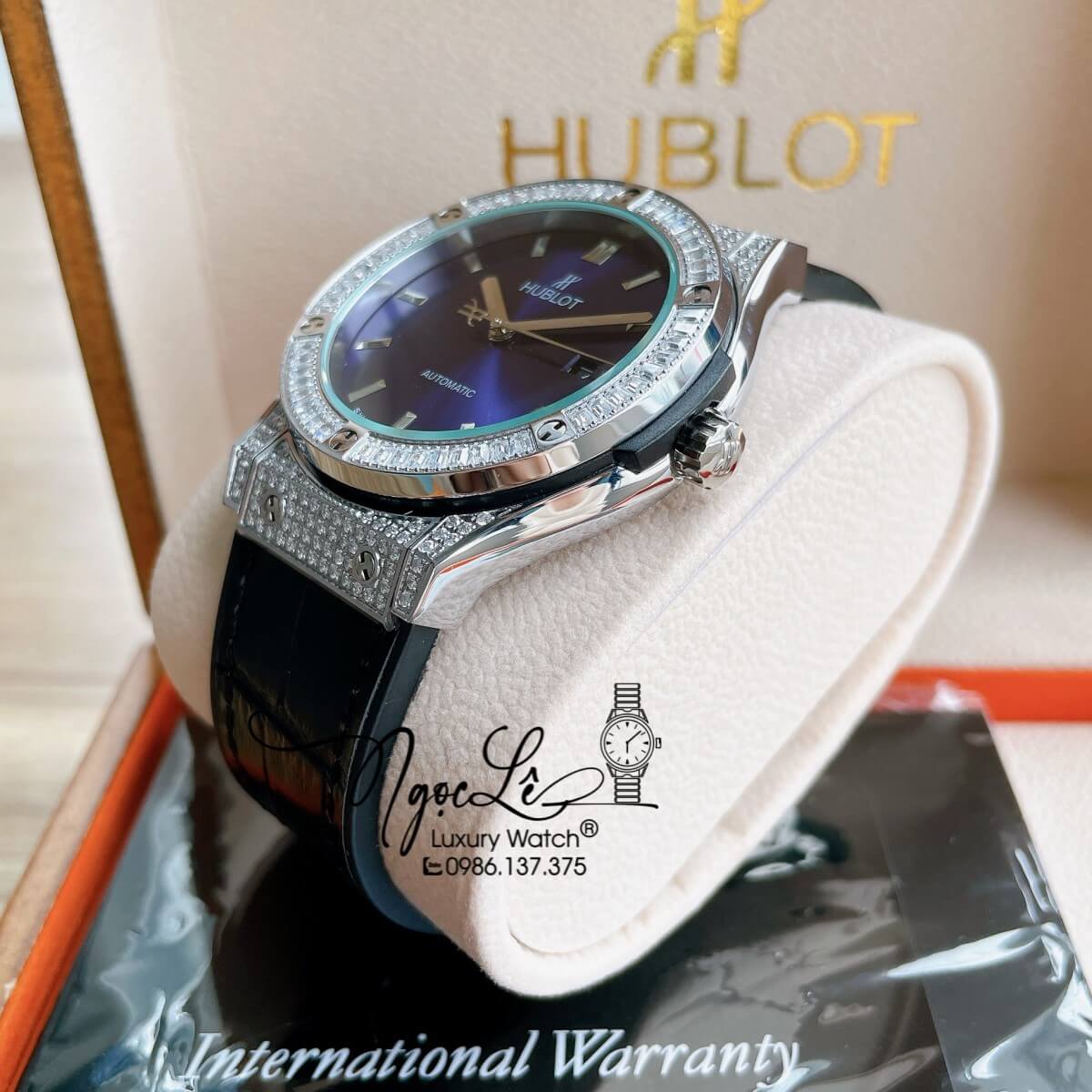 Đồng Hồ Nam Hublot Classic Fusion 42mm Dây Da Silicon Đen Mặt Xanh Vỏ Bạc Đính Đá