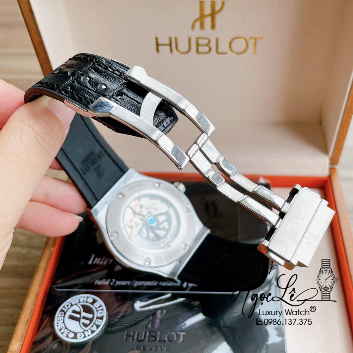 Đồng Hồ Nam Hublot Classic Fusion 42mm Dây Da Silicon Đen Mặt Xanh Vỏ Bạc Đính Đá