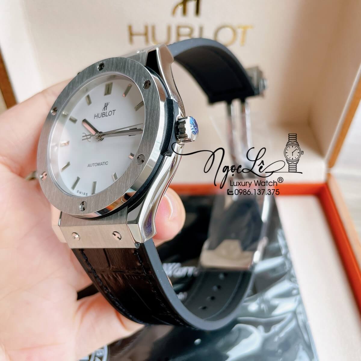 Đồng Hồ Nam Hublot Classic Fusion 42mm Dây Da Silicon Đen Mặt Trắng Vỏ Bạc