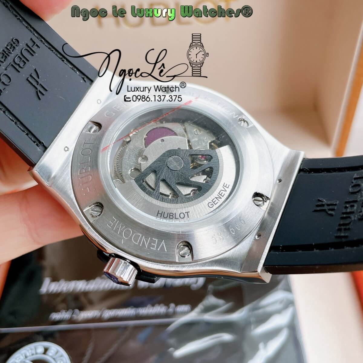 Đồng Hồ Nam Hublot Classic Fusion 42mm Dây Da Silicon Đen Mặt Trắng Vỏ Bạc