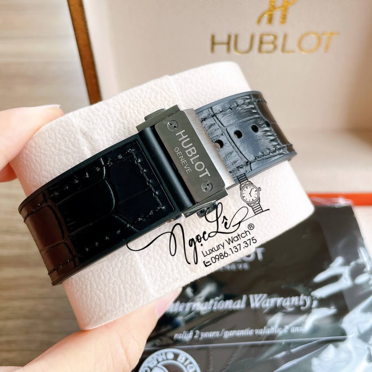 Đồng Hồ Nam Hublot Classic Fusion 42mm Dây Da Silicon Đen Mặt Trắng Vỏ Bạc