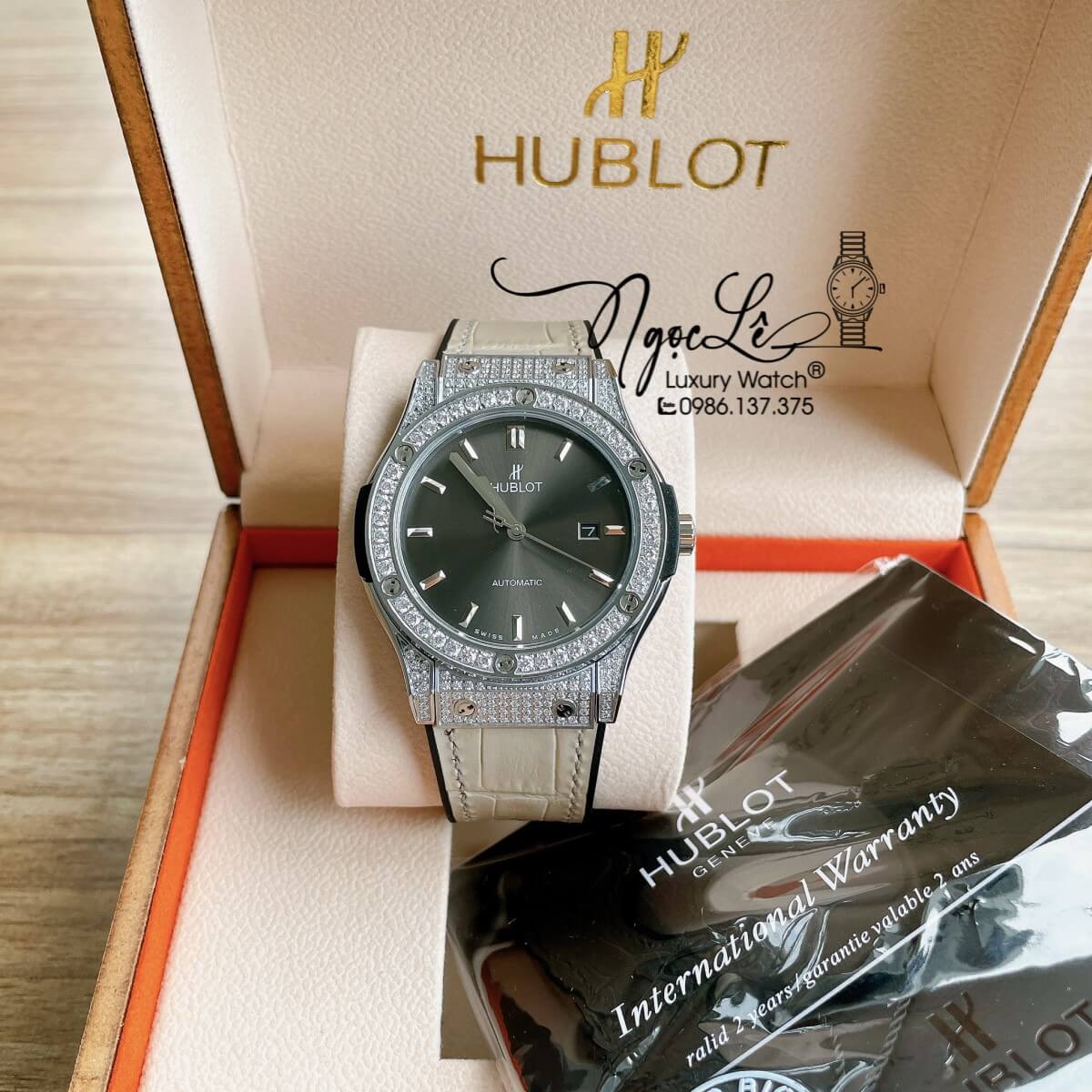 Đồng Hồ Nam Hublot Classic Fusion 42mm Dây Da Silicon Xám Vỏ Bạc Đính Đá