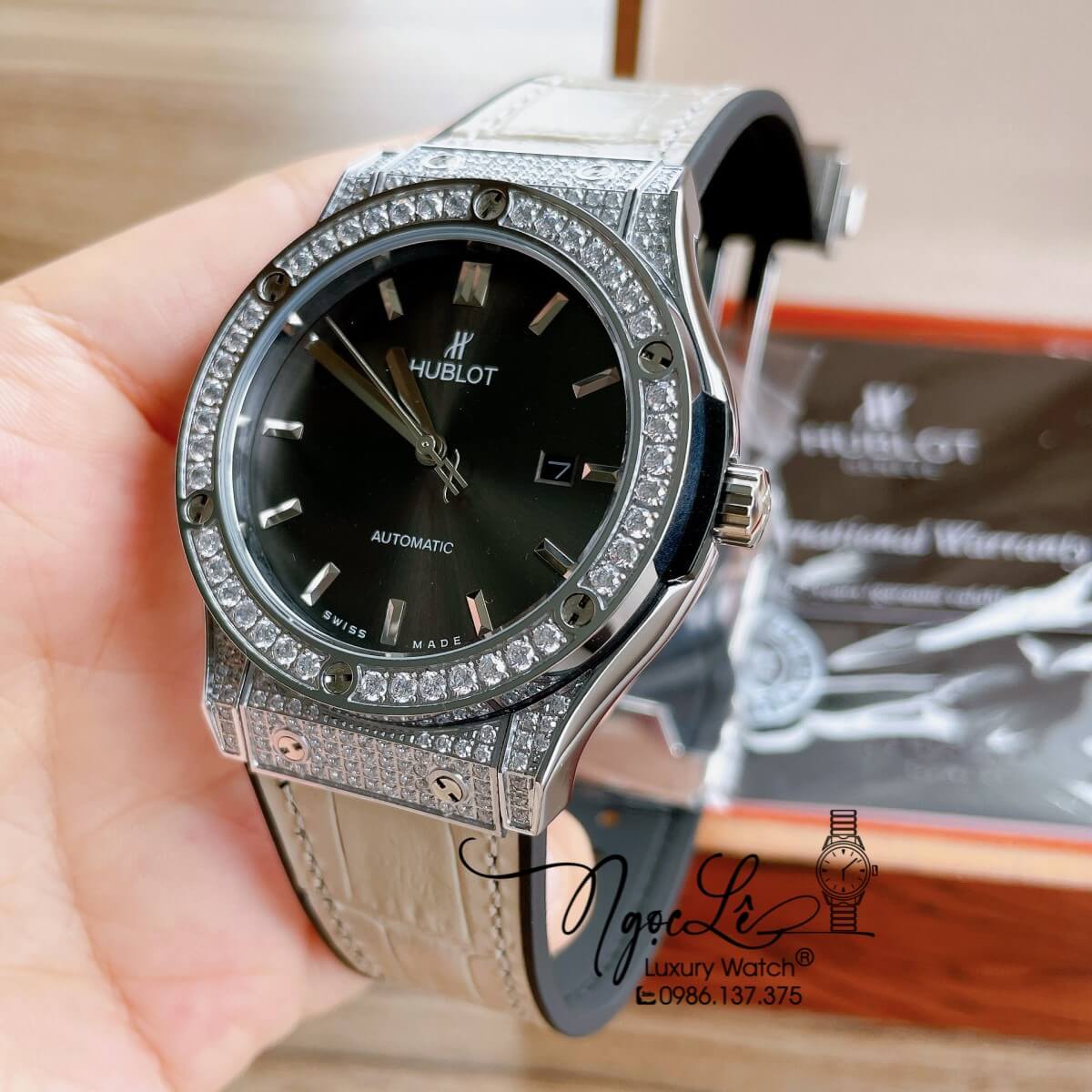 Đồng Hồ Nam Hublot Classic Fusion 42mm Dây Da Silicon Xám Vỏ Bạc Đính Đá