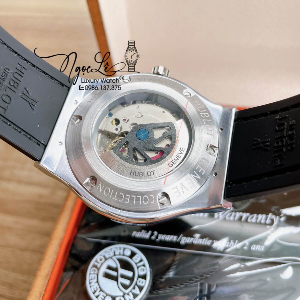 Đồng Hồ Nam Hublot Classic Fusion 42mm Dây Da Silicon Xám Vỏ Bạc Đính Đá