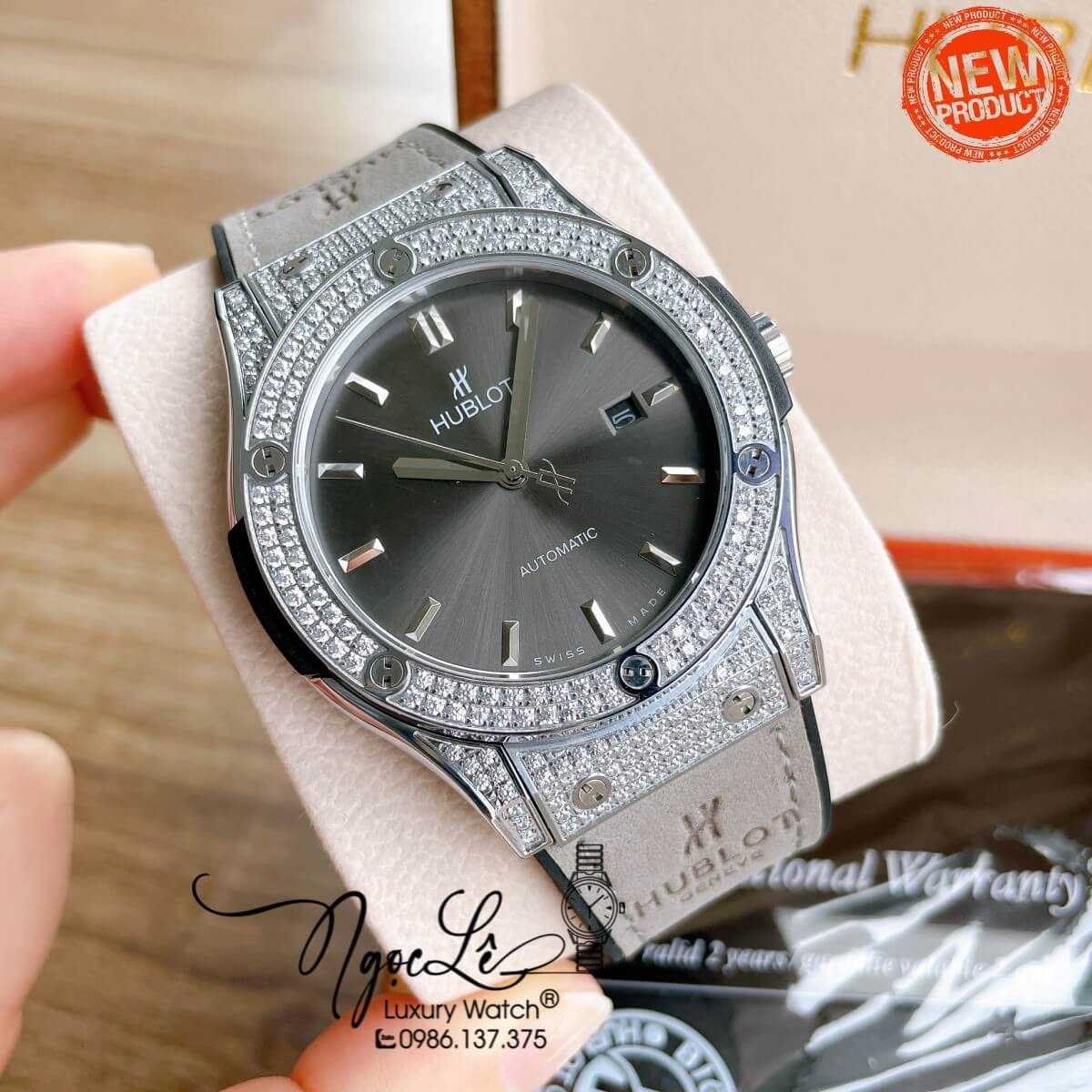 Đồng Hồ Nam Hublot Classic Fusion 42mm Dây Da Silicon Xám Vỏ Bạc Đính Đá