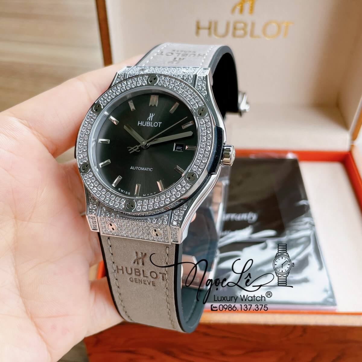 Đồng Hồ Nam Hublot Classic Fusion 42mm Dây Da Silicon Xám Vỏ Bạc Đính Đá