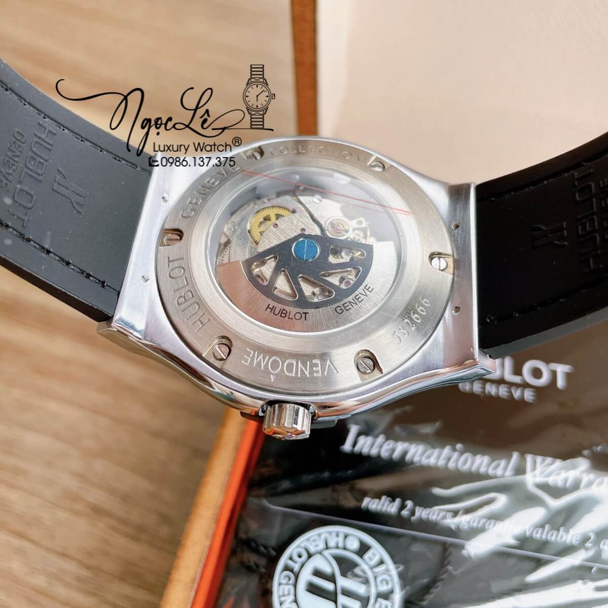 Đồng Hồ Nam Hublot Classic Fusion 42mm Dây Da Silicon Xám Vỏ Bạc Đính Đá