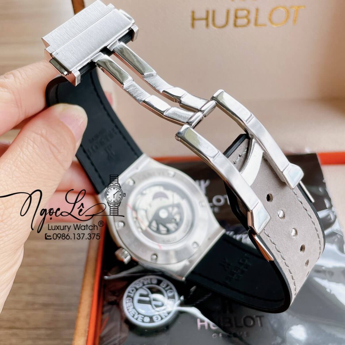 Đồng Hồ Nam Hublot Classic Fusion 42mm Dây Da Silicon Xám Vỏ Bạc Đính Đá Ống
