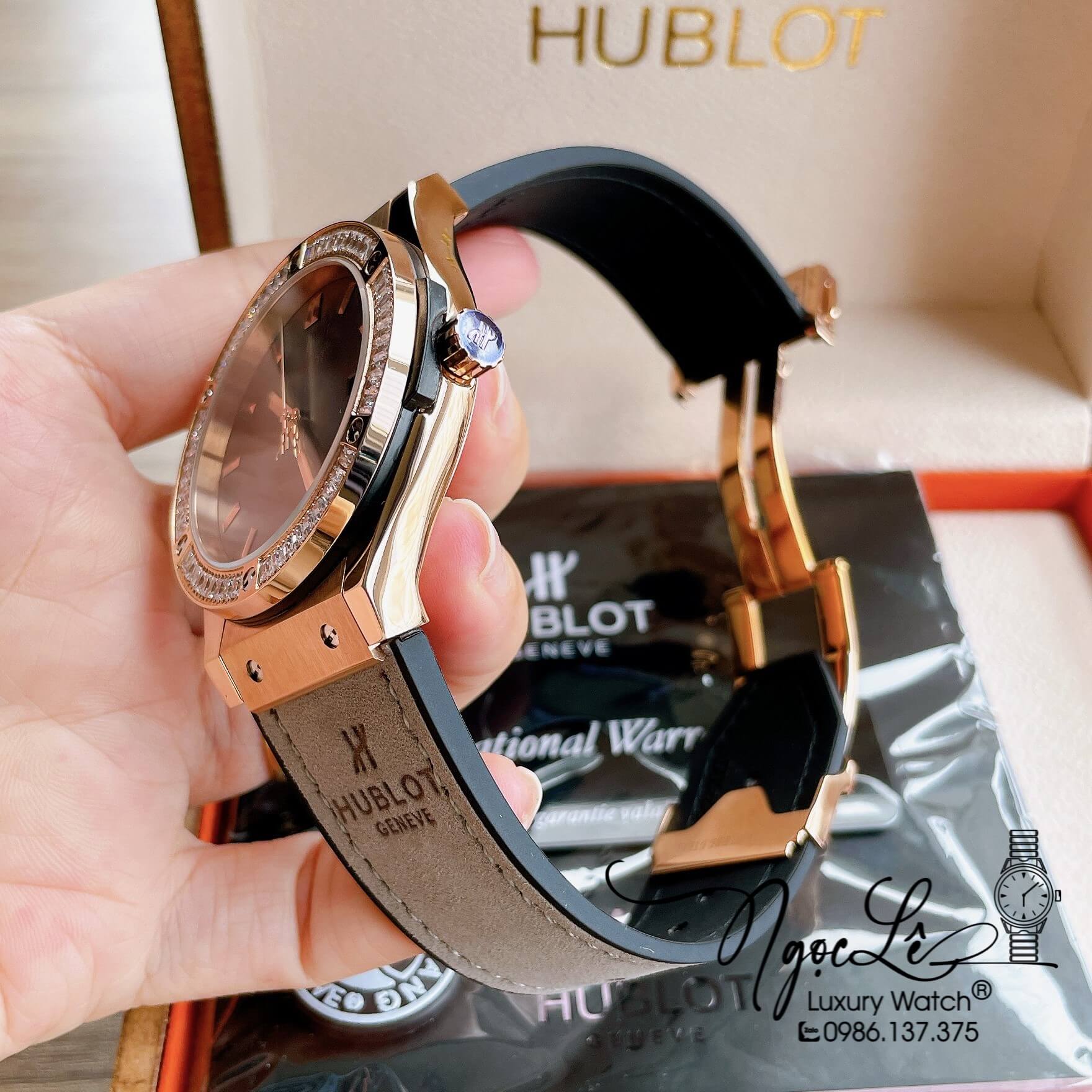 Đồng Hồ Nam Hublot Classic Fusion 42mm Dây Da Silicon Xám Mặt Xám Vỏ Rose Đính Đá