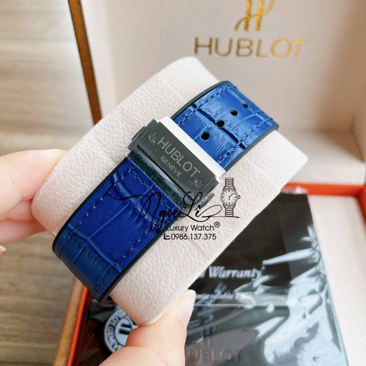 Đồng Hồ Nam Hublot Classic Fusion 42mm Dây Da Silicon Xanh Vỏ Bạc Đính Đá