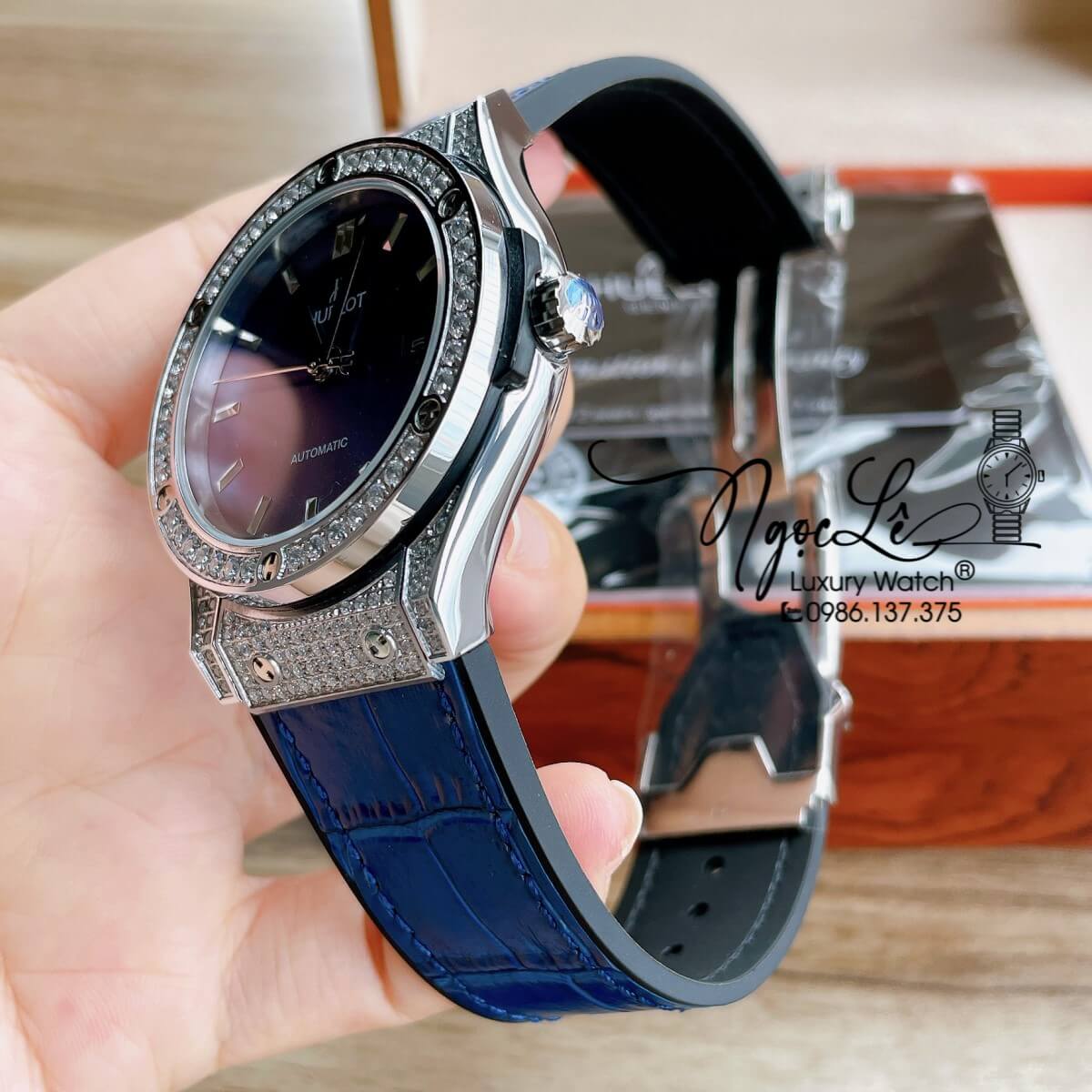 Đồng Hồ Nam Hublot Classic Fusion 42mm Dây Da Silicon Xanh Vỏ Bạc Đính Đá