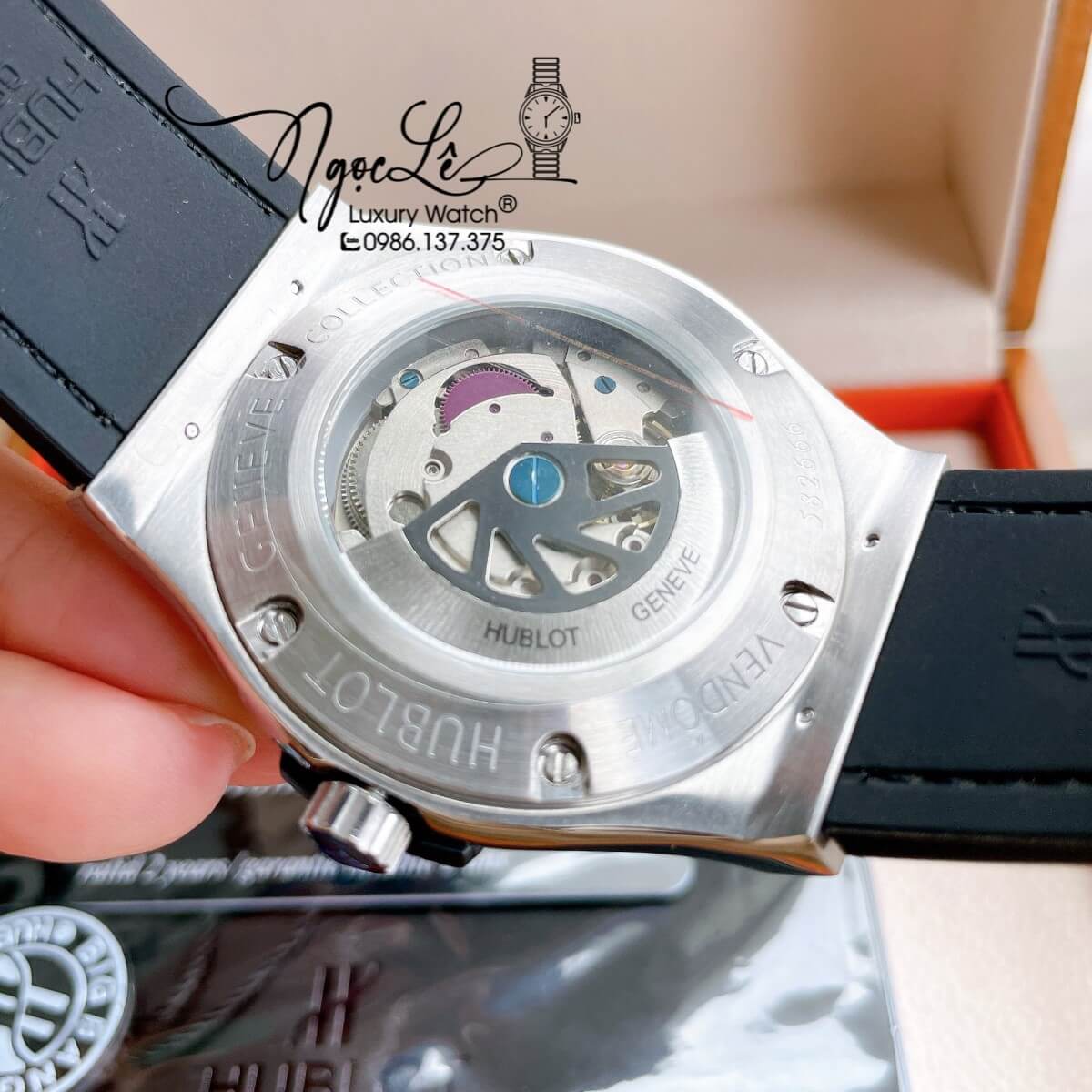 Đồng Hồ Nam Hublot Classic Fusion 42mm Dây Da Silicon Xanh Dương Vỏ Bạc Đính Đá