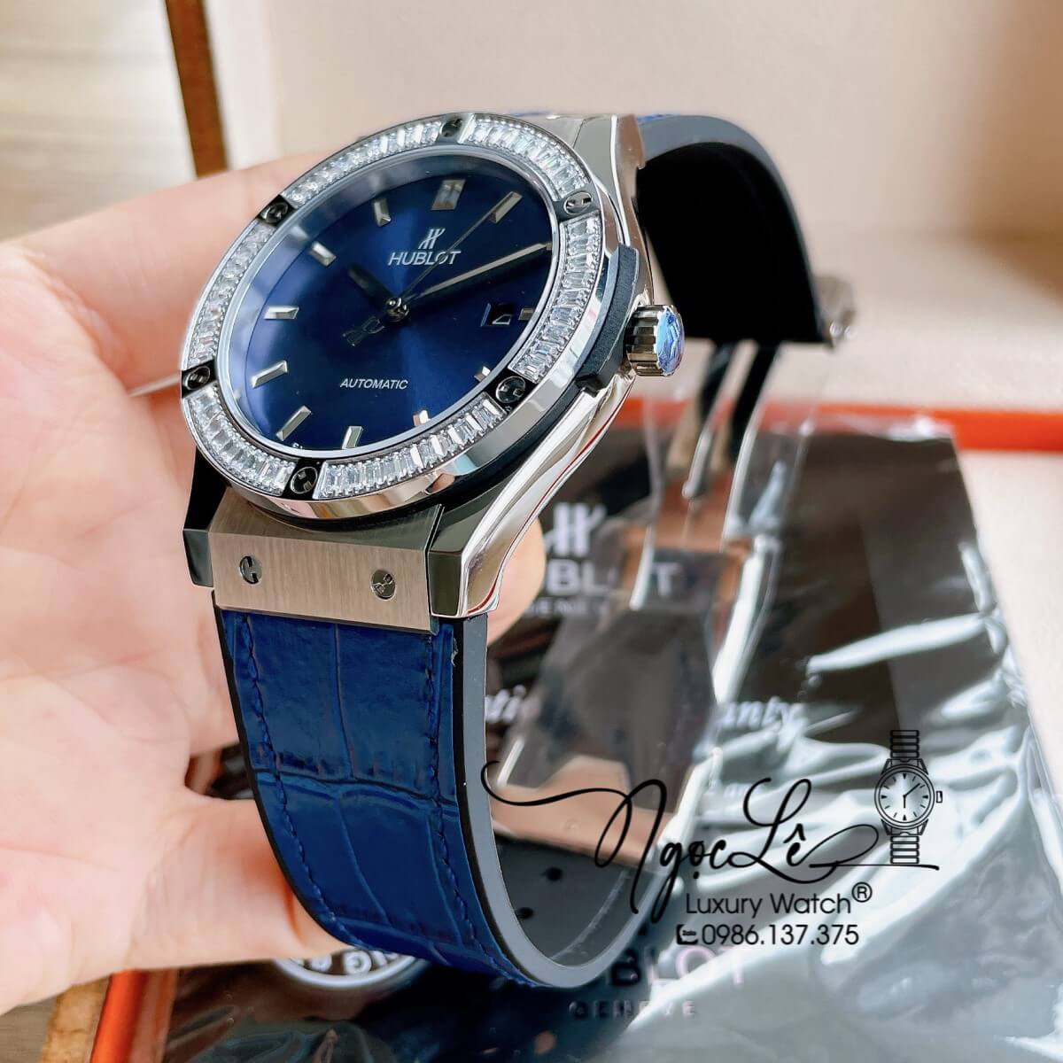 Đồng Hồ Nam Hublot Classic Fusion 42mm Dây Da Silicon Xanh Dương Vỏ Bạc Đính Đá