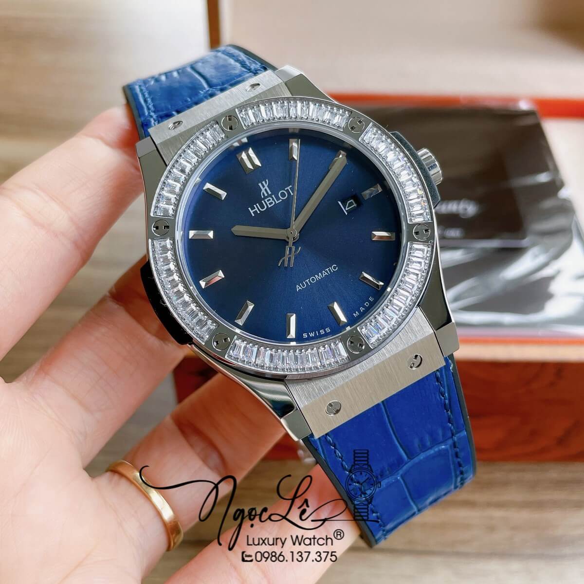Đồng Hồ Nam Hublot Classic Fusion 42mm Dây Da Silicon Xanh Dương Vỏ Bạc Đính Đá