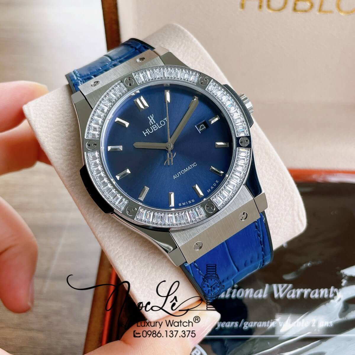 Đồng Hồ Nam Hublot Classic Fusion 42mm Dây Da Silicon Xanh Dương Vỏ Bạc Đính Đá