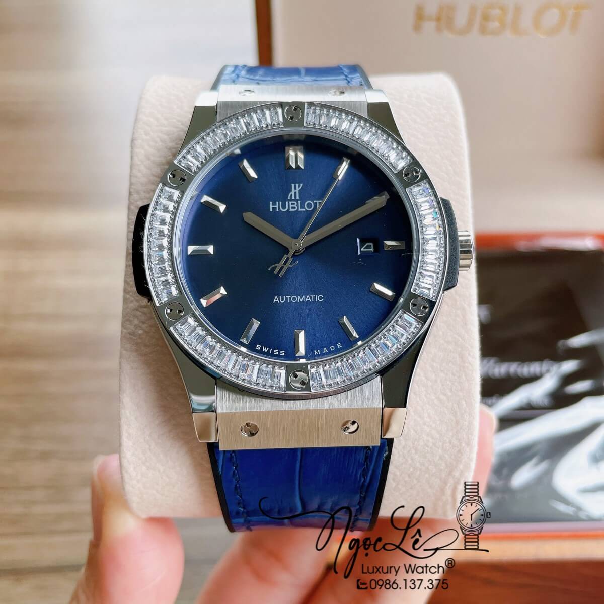 Đồng Hồ Nam Hublot Classic Fusion 42mm Dây Da Silicon Xanh Dương Vỏ Bạc Đính Đá