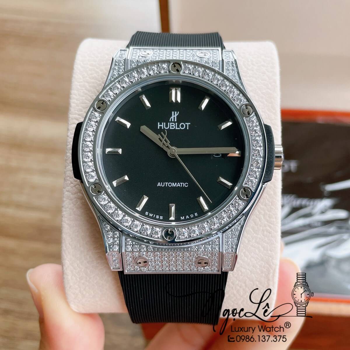 Đồng Hồ Nam Hublot Classic Fusion 42mm Dây Silicon Đen Vỏ Bạc Đính Đá Tròn
