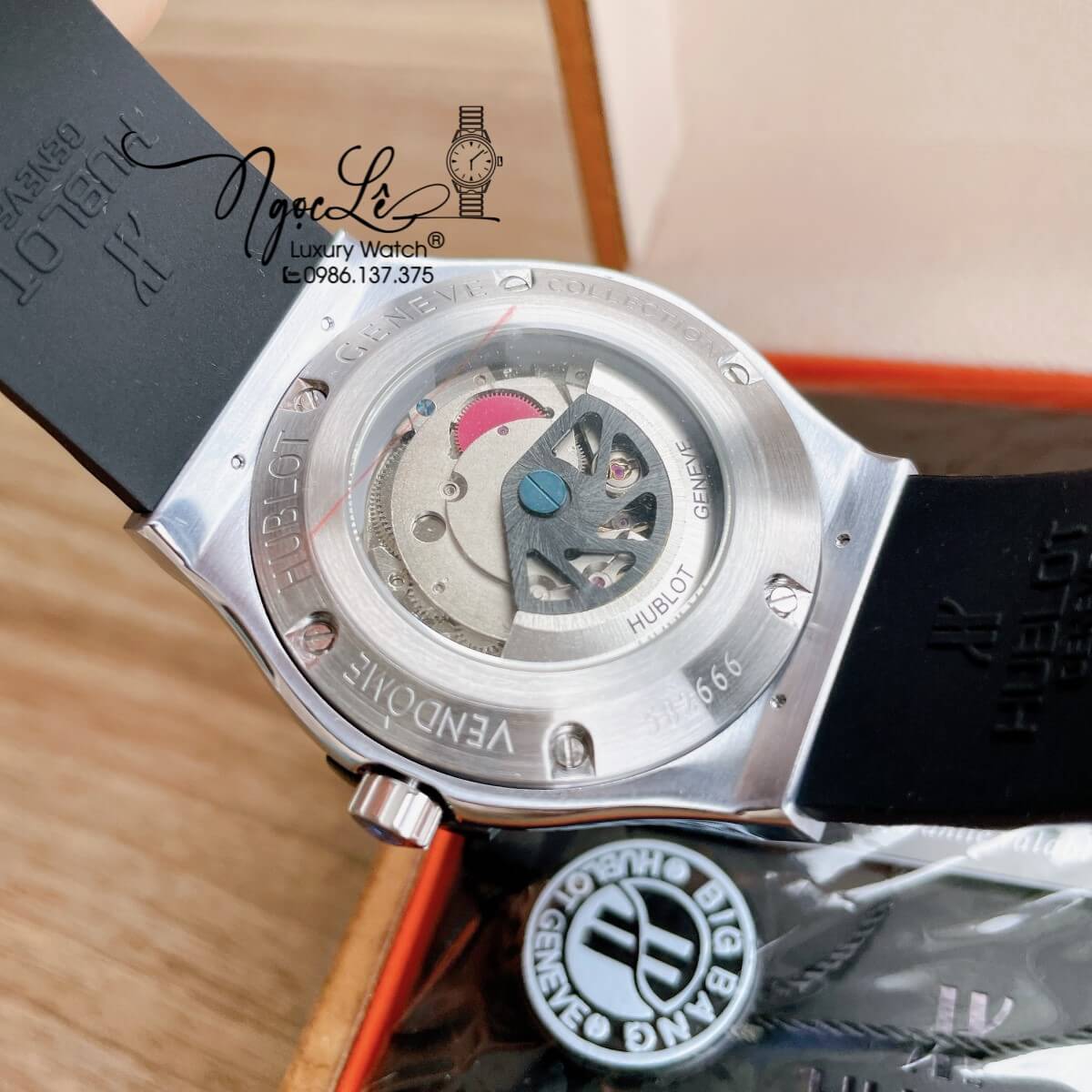 Đồng Hồ Nam Hublot Classic Fusion 42mm Dây Silicon Đen Vỏ Bạc Đính Đá Tròn