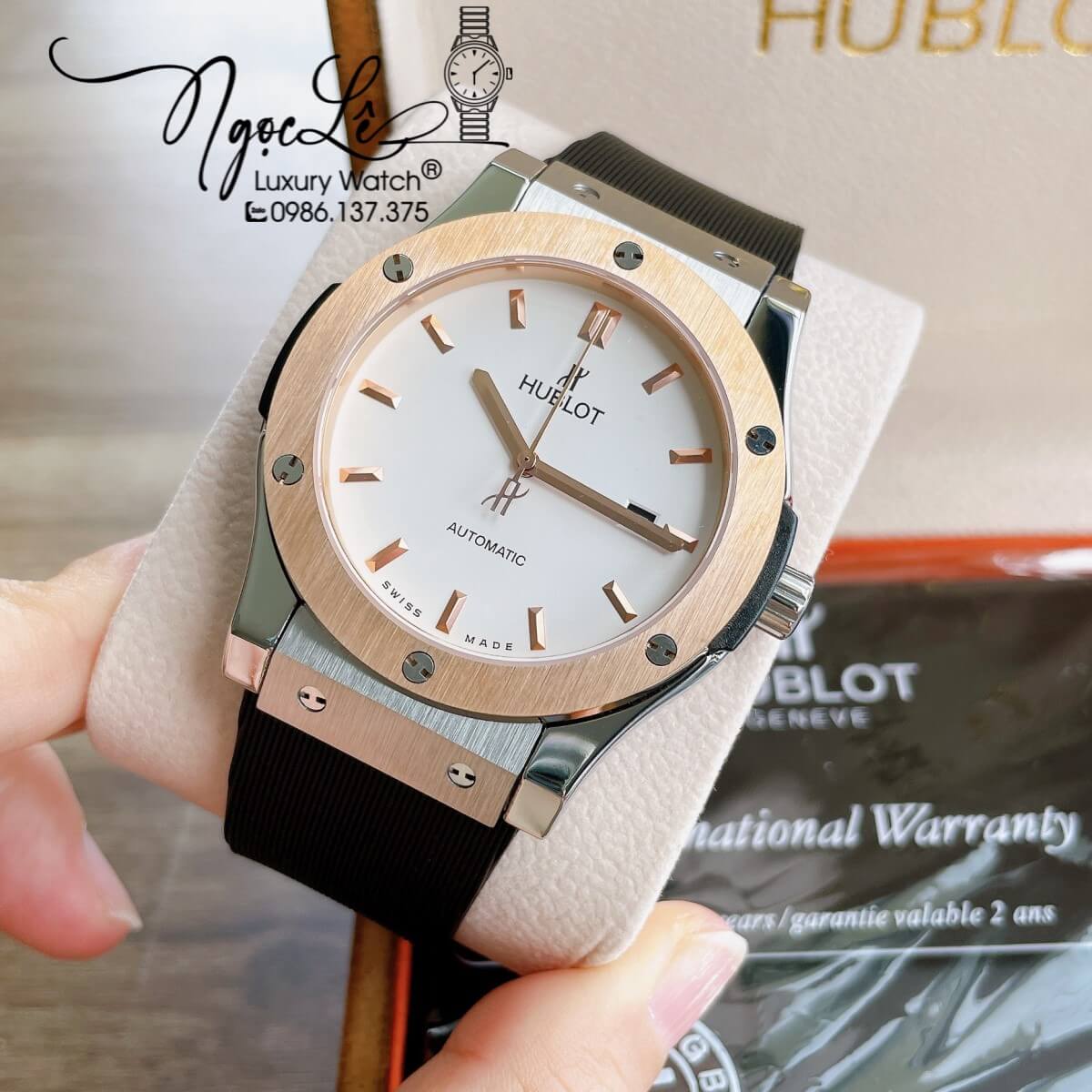 Đồng Hồ Nam Hublot Classic Fusion 42mm Dây Silicon Đen Mặt Trắng Vỏ Demi Vàng Hồng