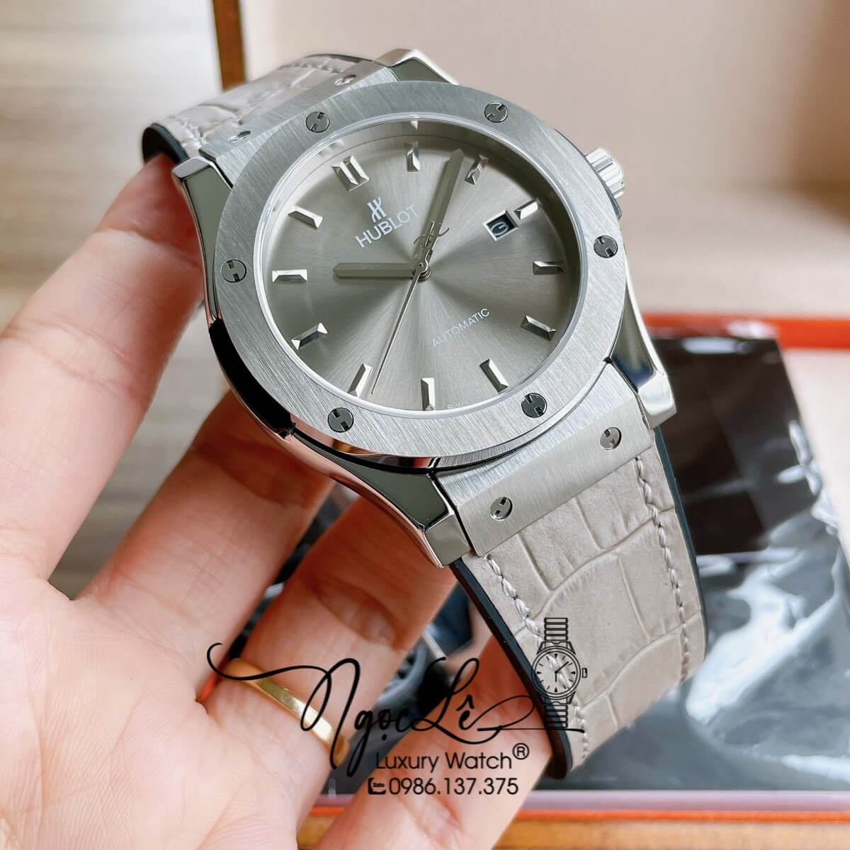 Đồng Hồ Nam Hublot Classic Fusion 42mm Dây Da Silicon Xám Mặt Xám Vỏ Bạc