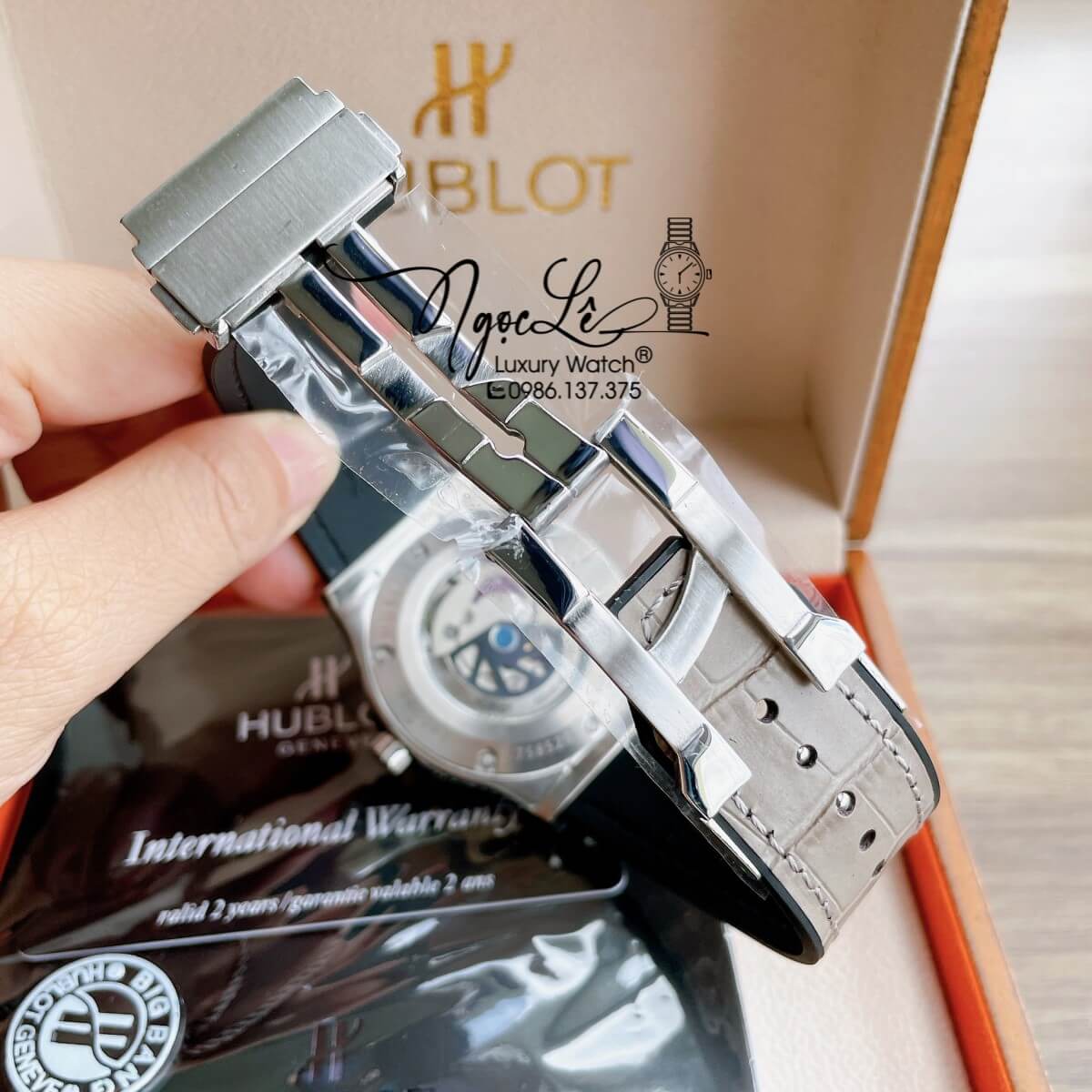 Đồng Hồ Nam Hublot Classic Fusion 42mm Dây Da Silicon Xám Mặt Xám Vỏ Bạc