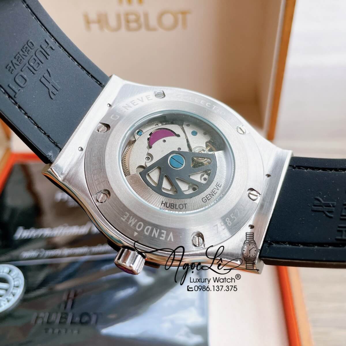 Đồng Hồ Nam Hublot Classic Fusion 42mm Dây Da Silicon Xám Mặt Xám Vỏ Bạc