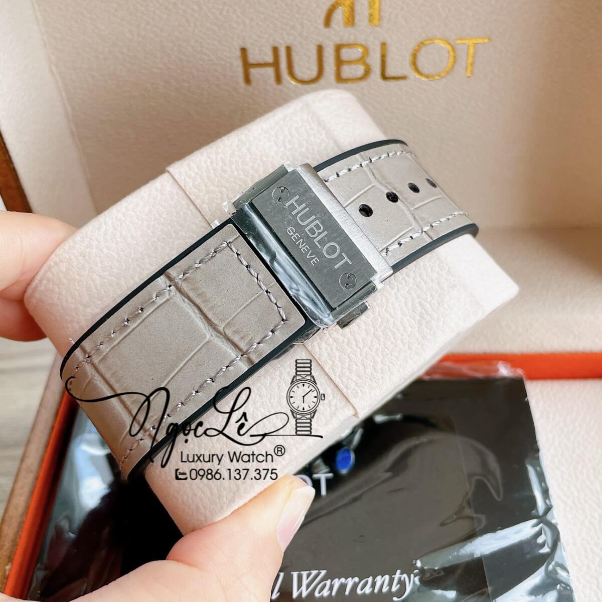 Đồng Hồ Nam Hublot Classic Fusion 42mm Dây Da Silicon Xám Mặt Xám Vỏ Bạc