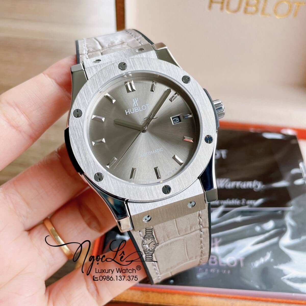 Đồng Hồ Nam Hublot Classic Fusion 42mm Dây Da Silicon Xám Mặt Xám Vỏ Bạc