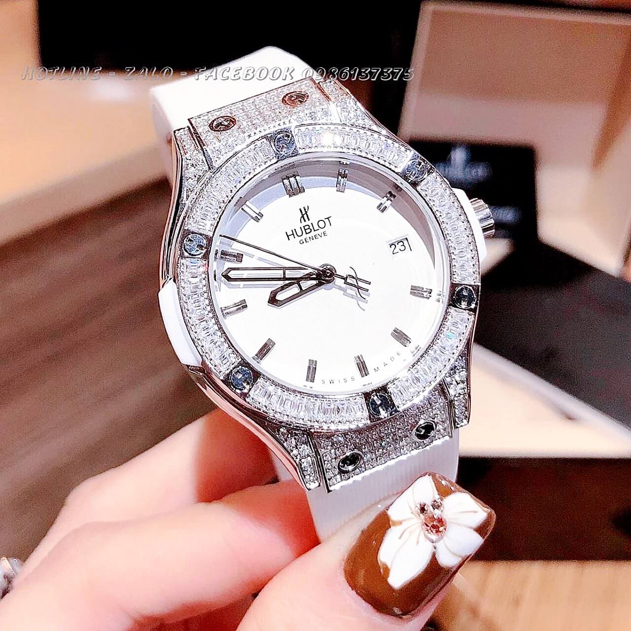 Đồng Hồ Hublot Nữ Dây Silicon Trắng 34mm Silver