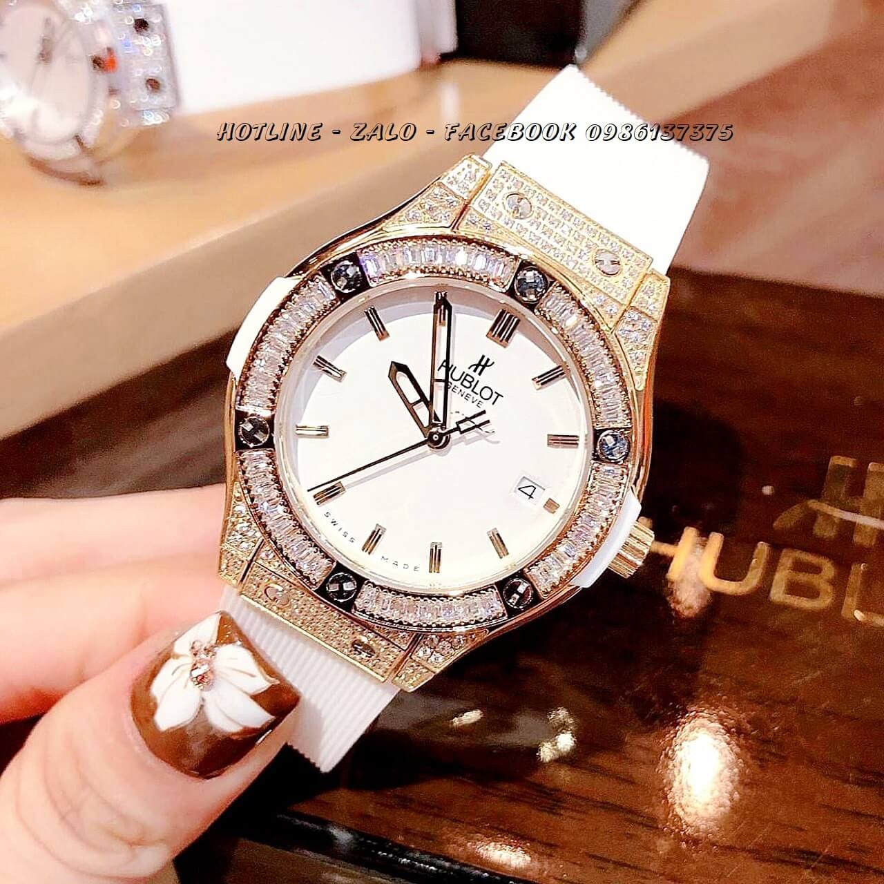 Đồng Hồ Hublot Nữ Dây Silicon Trắng 34mm (Gold)