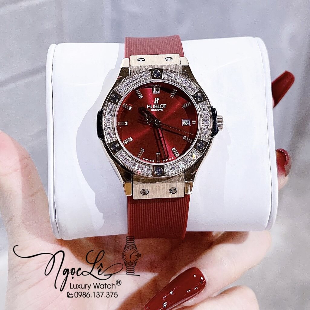 Đồng Hồ Nữ Hublot Classic Fusion Dây Silicon Đỏ Mận Đính Đá Vỏ Rose 34mm