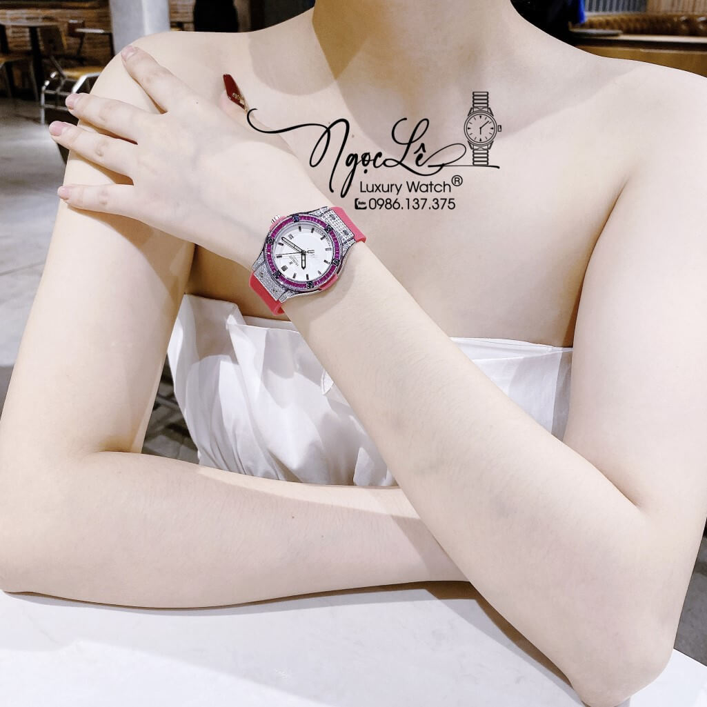 Đồng Hồ Nữ Hublot Classic Fusion Dây Silicon Hồng 34mm Đính Đá Vỏ Silver